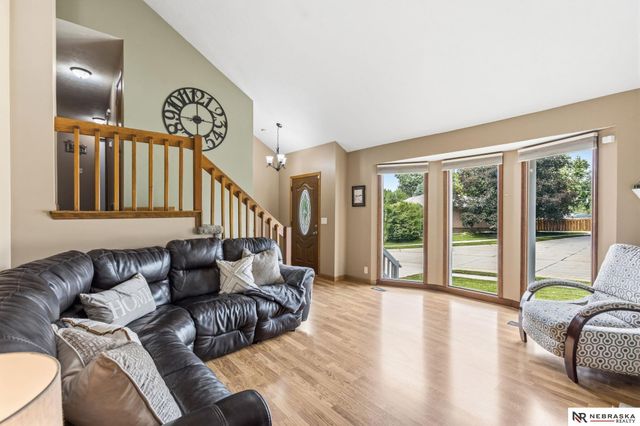 6632 S 86th Avenue Circle, Ralston, NE 68127