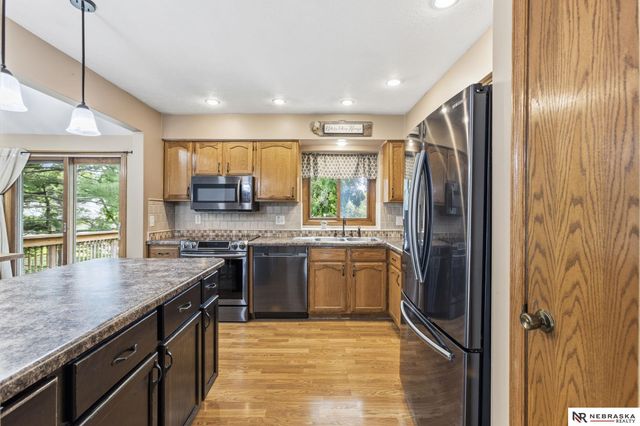 6632 S 86th Avenue Circle, Ralston, NE 68127