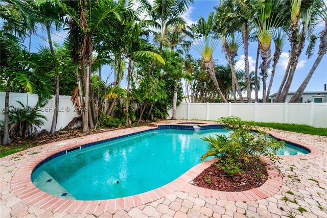 317 SE 3rd Ter, Dania Beach, FL 33004