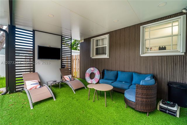 317 SE 3rd Ter, Dania Beach, FL 33004