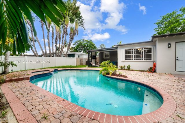 317 SE 3rd Ter, Dania Beach, FL 33004