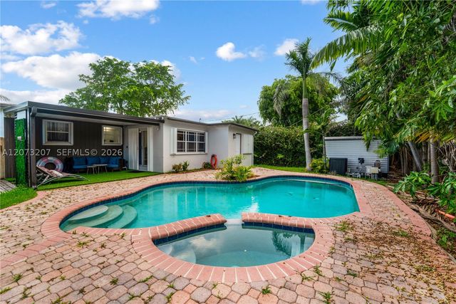 317 SE 3rd Ter, Dania Beach, FL 33004