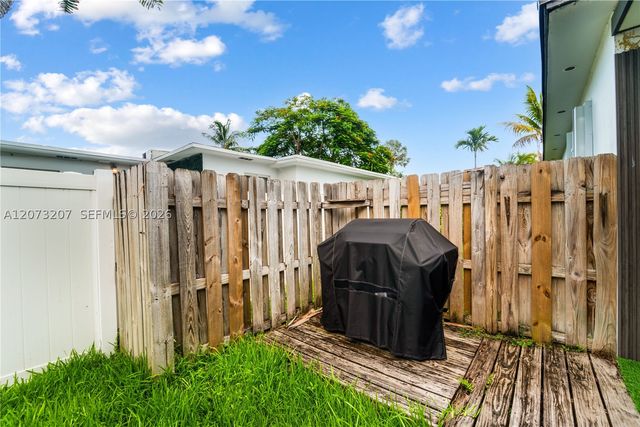 317 SE 3rd Ter, Dania Beach, FL 33004