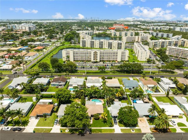 317 SE 3rd Ter, Dania Beach, FL 33004
