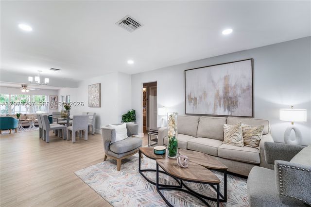 317 SE 3rd Ter, Dania Beach, FL 33004