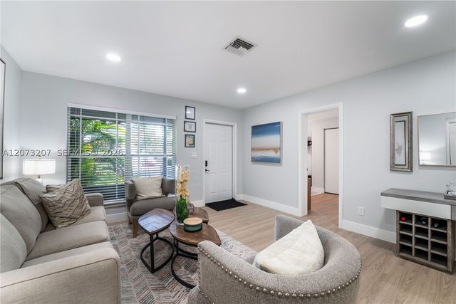 317 SE 3rd Ter, Dania Beach, FL 33004