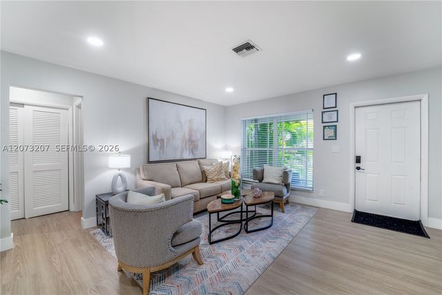317 SE 3rd Ter, Dania Beach, FL 33004
