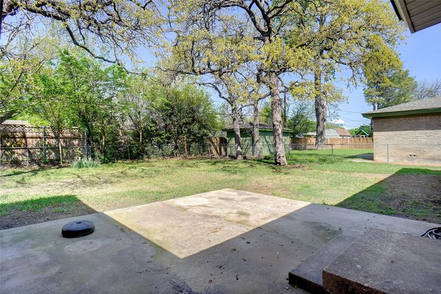 1125 Mason Drive, Hurst, TX 76053