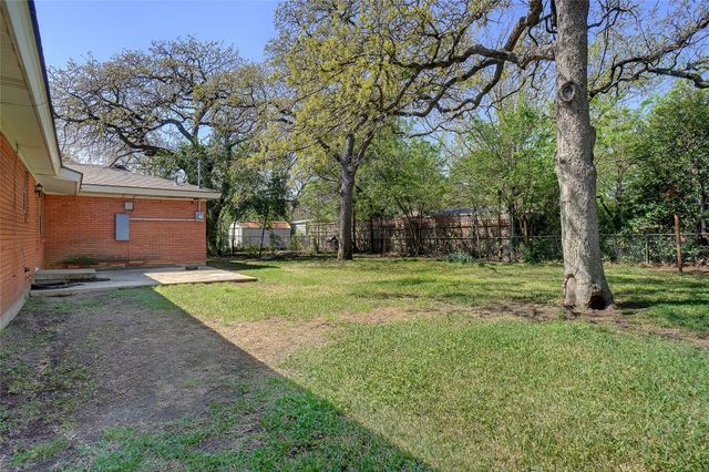 1125 Mason Drive, Hurst, TX 76053