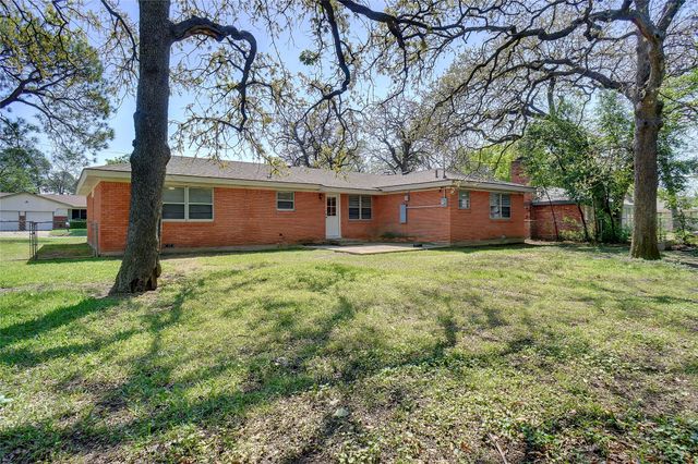 1125 Mason Drive, Hurst, TX 76053