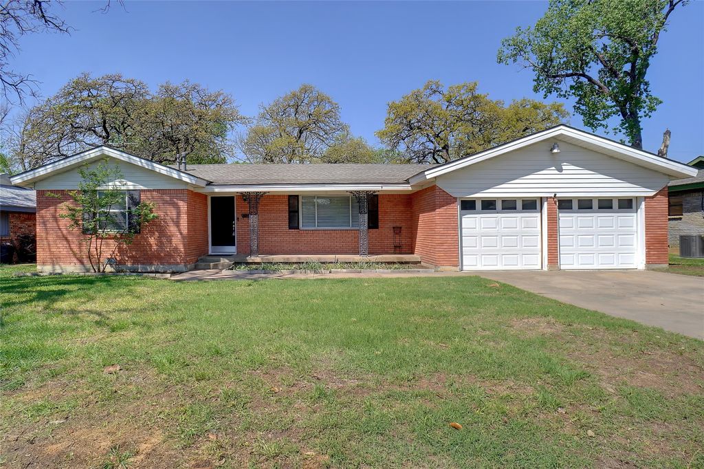 1125 Mason Drive, Hurst, TX 76053