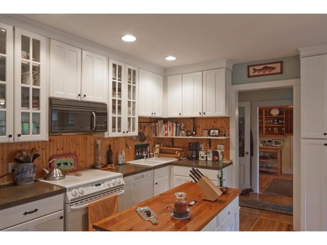 212 Thrall Road, Poultney, VT 05764