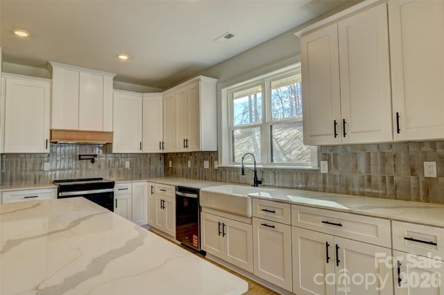 1021 Harrogate Drive, Bessemer City, NC 28016