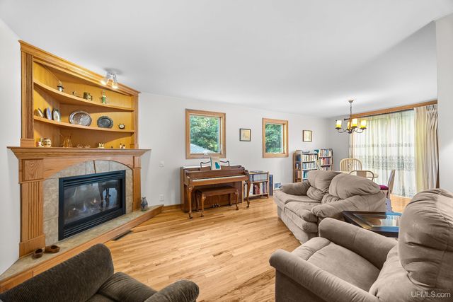 305 Emerald Street, Houghton, MI 49931