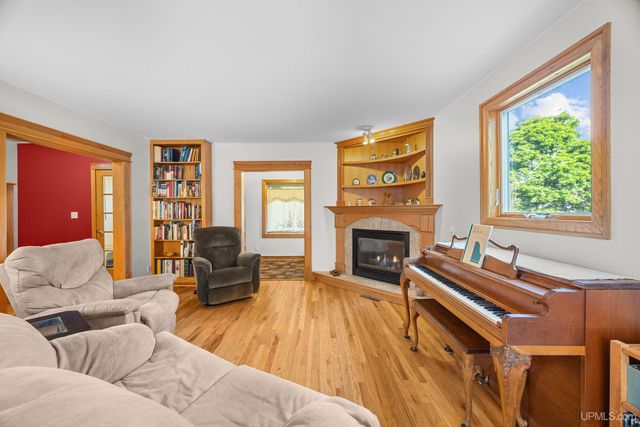 305 Emerald Street, Houghton, MI 49931