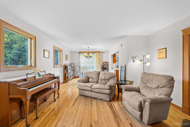 305 Emerald Street, Houghton, MI 49931