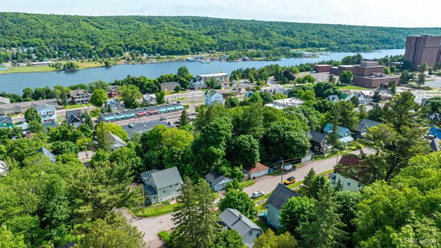 305 Emerald Street, Houghton, MI 49931