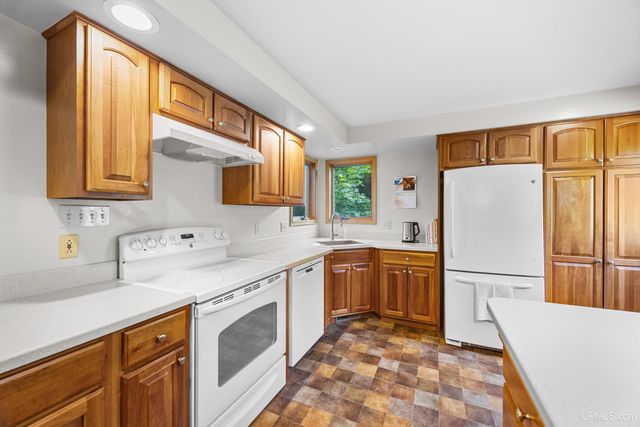 305 Emerald Street, Houghton, MI 49931