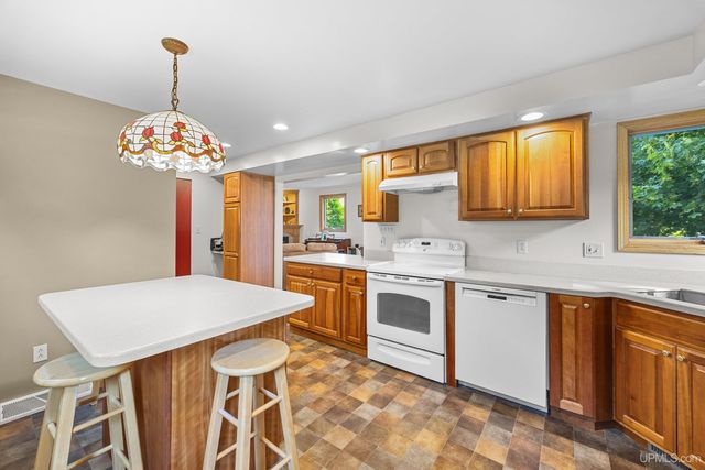 305 Emerald Street, Houghton, MI 49931