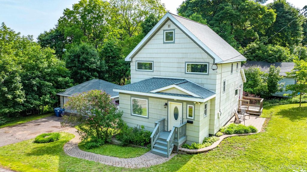 305 Emerald Street, Houghton, MI 49931