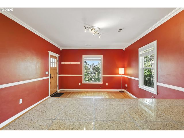 608 E 4TH St, The Dalles, OR 97058