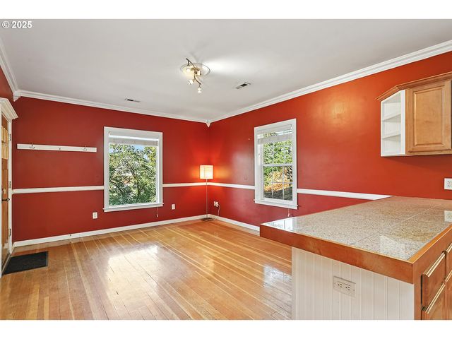 608 E 4TH St, The Dalles, OR 97058