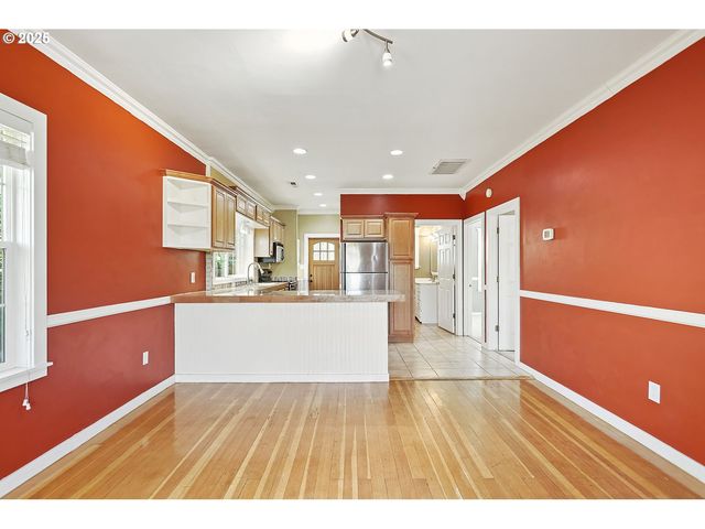 608 E 4TH St, The Dalles, OR 97058