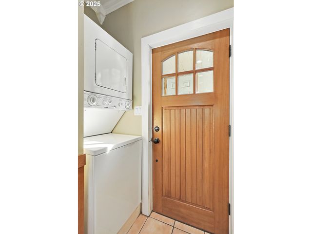 608 E 4TH St, The Dalles, OR 97058