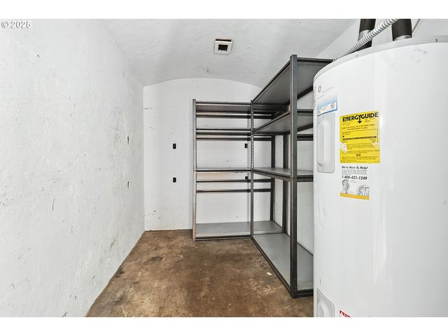 608 E 4TH St, The Dalles, OR 97058