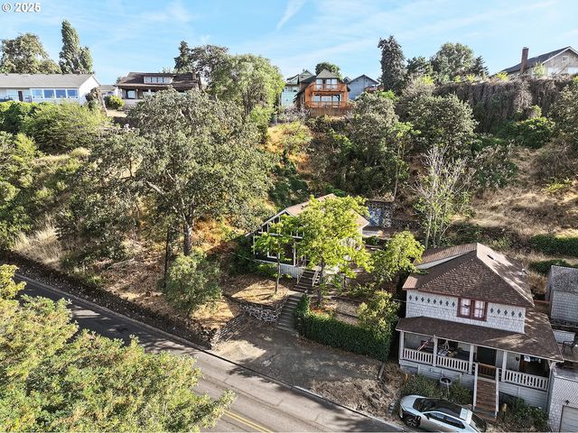 608 E 4TH St, The Dalles, OR 97058