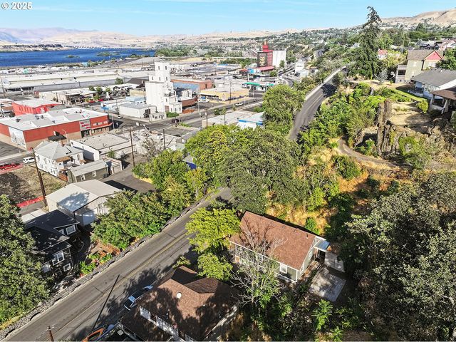608 E 4TH St, The Dalles, OR 97058