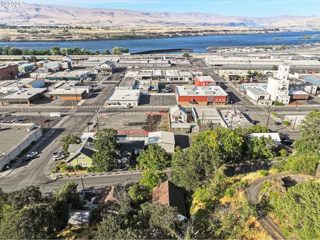 608 E 4TH St, The Dalles, OR 97058