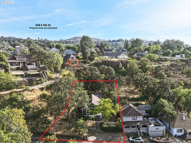 608 E 4TH St, The Dalles, OR 97058