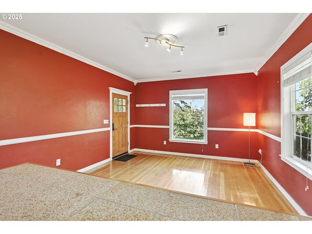 608 E 4TH St, The Dalles, OR 97058
