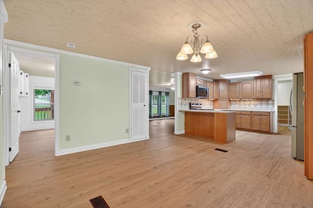 7757 Berry Road, Burleson, TX 76028