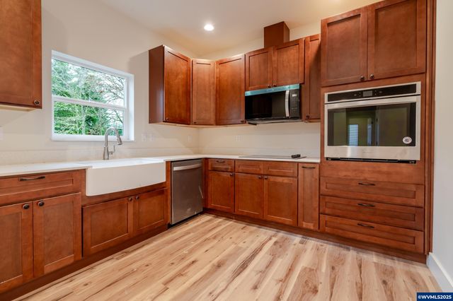 1423 45th Av, Sweet Home, OR 97386