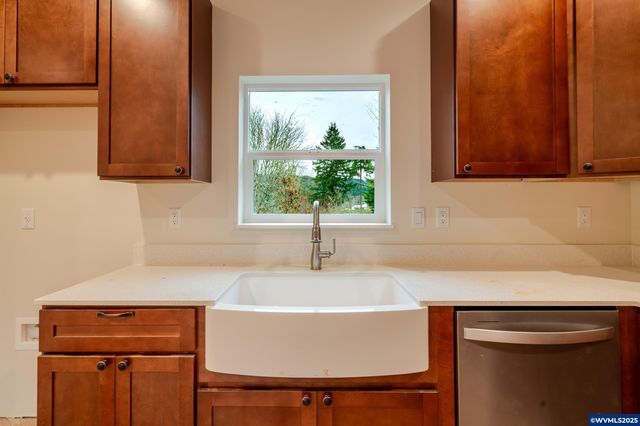 1423 45th Av, Sweet Home, OR 97386