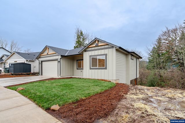 1423 45th Av, Sweet Home, OR 97386