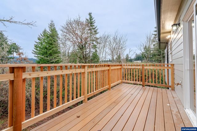 1423 45th Av, Sweet Home, OR 97386