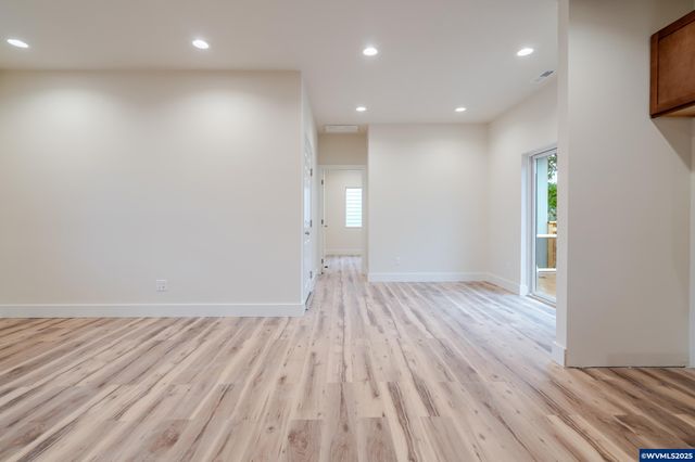 1423 45th Av, Sweet Home, OR 97386