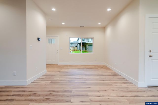 1423 45th Av, Sweet Home, OR 97386