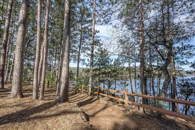 1 Dogwood Trail, Wisconsin Dells, WI 53965