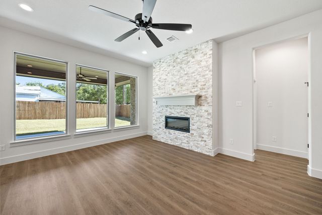 902 Boston Lane, River Oaks, TX 76114