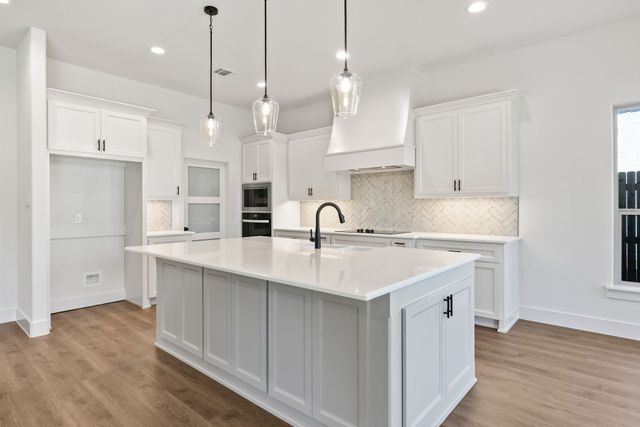 902 Boston Lane, River Oaks, TX 76114