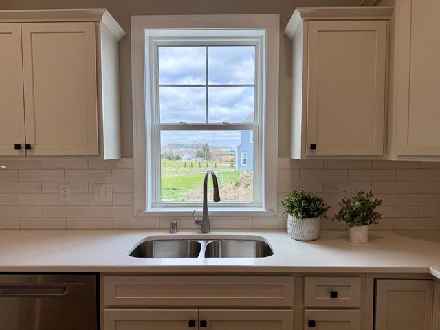 N54W19428 Kearney LANE, Menomonee Falls, WI 53051