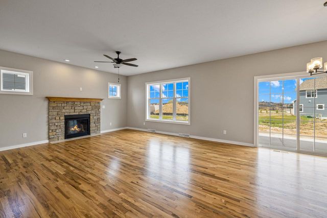 N54W19428 Kearney LANE, Menomonee Falls, WI 53051