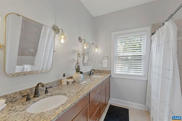 1012 LOCUST LN, Charlottesville, VA 22901