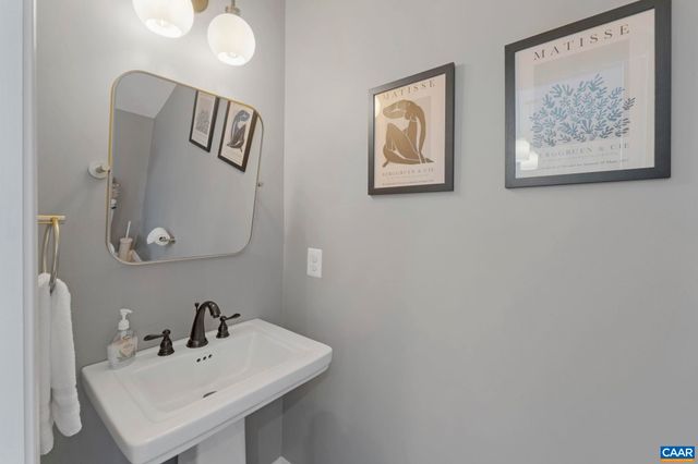 1012 LOCUST LN, Charlottesville, VA 22901