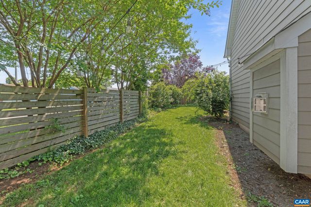 1012 LOCUST LN, Charlottesville, VA 22901