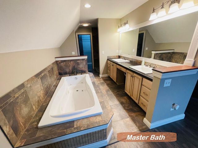 926 Fairway Drive, Howard, OH 43028